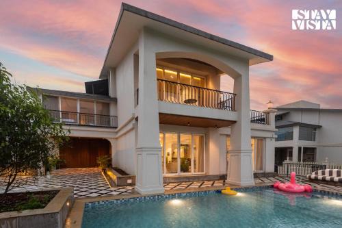 Kurvande Villa | StayVista at Solace Land with Bonfire, Jacuzzi