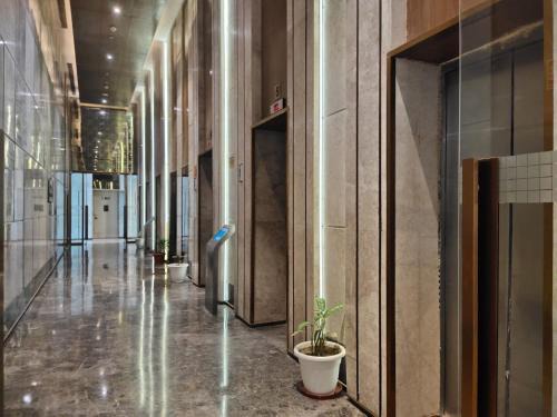 Noida Apartamento | StayVista by luxury heights