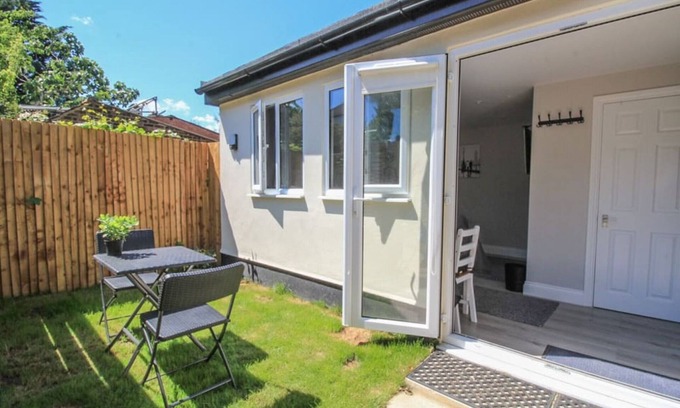 Crofton Park Casa | StayZo Crofton Park - Central London Studio
