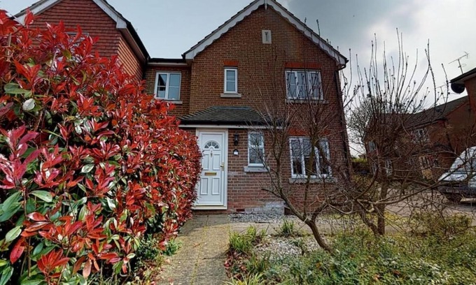 Hatfield Casa | StayZo Oaklands Near Hatfield Town Centre