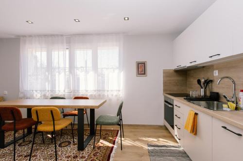Thermi Apartamento | Ste's house at Macedonia Airport