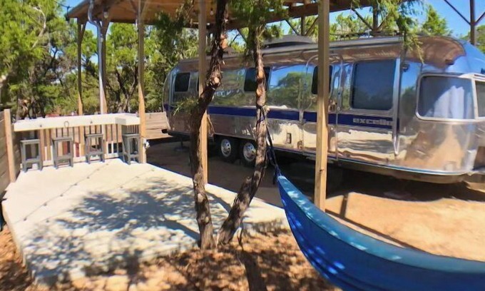 Austin Casa | “Steel Magnolia” airstream in gated boutique resort with pool!
