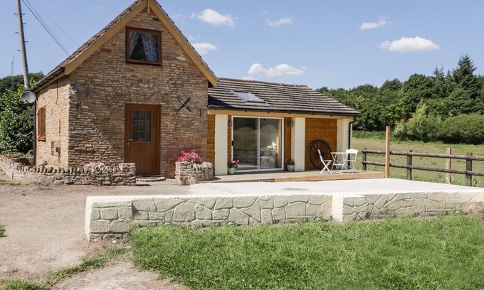 Ross-on-Wye Cabaña | STEEL WORKS FARM, pet friendly, with a garden in Gorsley
