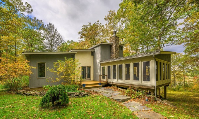 New Marlborough Casa | Steepletop Lodge: Nature Lover’s Paradise