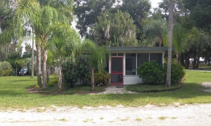 Satsuma Cabina | Stegbone's Fish Camp - Cabin 1