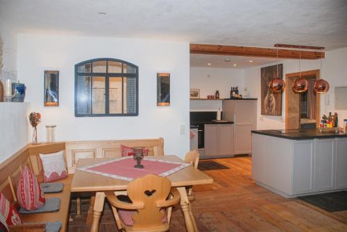 Steingaden Apartamento | Steingaden-Urspring Ferienwohnung Bergzeit im Fuchsbau