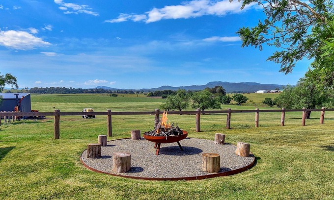 Lower Belford Casa | Stellaview Farmhouse, Newly Renovated in Heart of Hunter