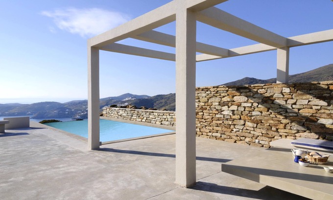 Milopotas Villa | Stemma- Corona de los Agean