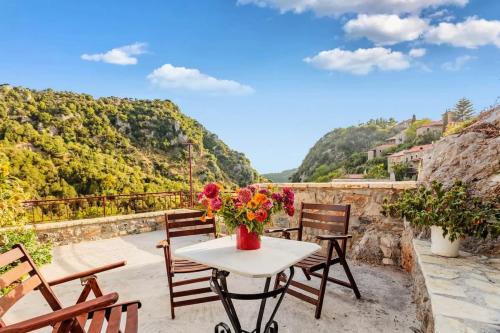 Trikolonoi Apartamento | Stemnitsa Stone Residence - Cosy Mountain Escape
