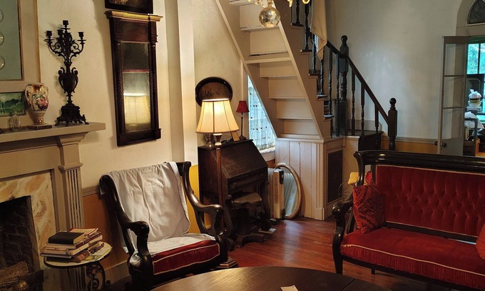 Washington Cama Y Desayuno | Step back in time and relive.the 1840's in this beautifully preserved cottage.