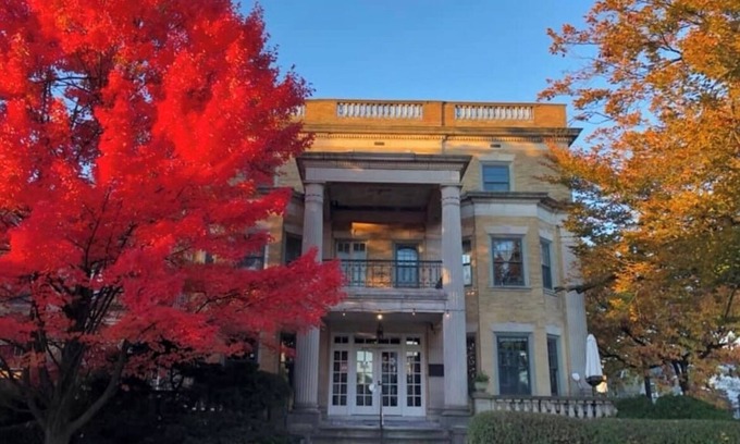 Catasauqua Casa | Step back in time at Dery Mansion built in 1917 by the King Of Silk George Dery