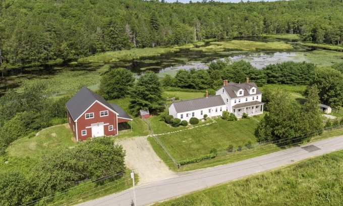 Boothbay Casa | Step Back in Time with Modern Comforts: Historic 1820s Farmhouse on Wade Pond
