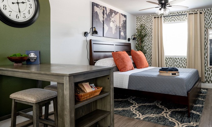 Johnson City Cabaña | Step Free Entrance- Wolfe Cottage at Wrenwood Ranch
