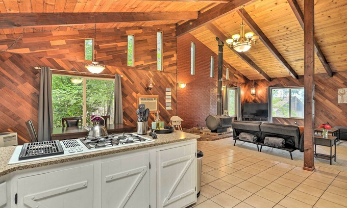 Salyer Cabaña | Step-free Hawkins Bar Home Near Trinity River