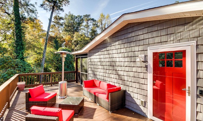 Rosewood Casa | Step-Free Home w/ Fire Pit - 3 Miles to USC!