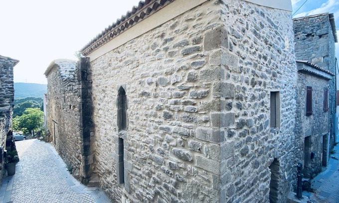 Pouzols-Minervois Casa | Step into French history at Le Bastion, Pouzols-Minervois, southern France.