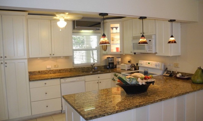 Savannah Condominio | Step Out on Sand! Beach Home with Amazing Patio and Ocean Views!