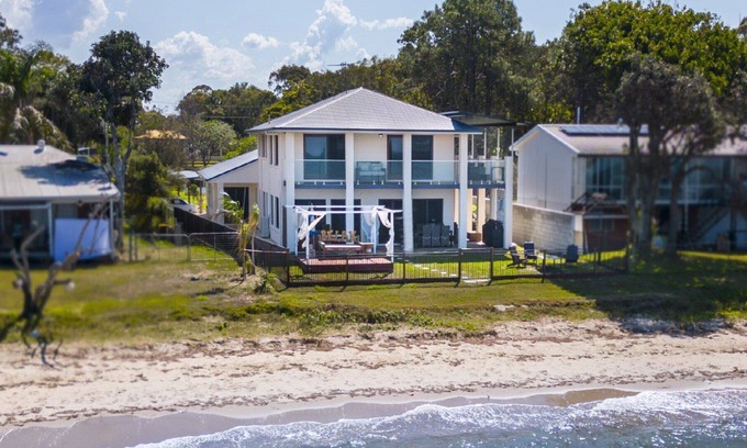 Beachmere Casa | Step out to Absolute Beachfront