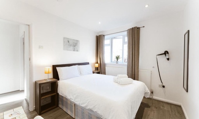 St. Dunstan's Casa | Stepney Green beds to stay 24