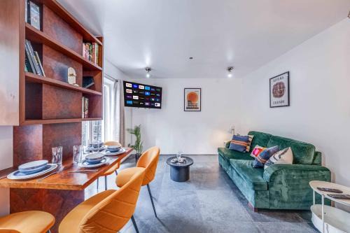 Tower Hamlets Apartamento | Stepney Green Gated Area with Parking & Garden