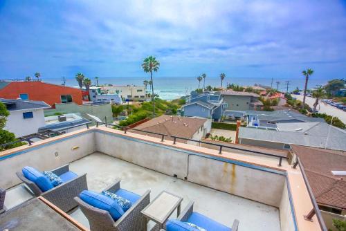 North Pacific Beach Casa | Steps 2 Ocean & Surfing Ocean Views Rooftop Deck
