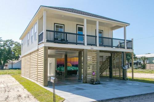 Mississippi City Apartamento | Steps Away from Cruisin' the Coast , Gulfport 2BR, Game Room, and Free Parking