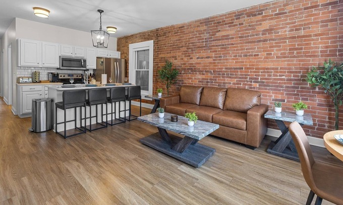 Lockerbie Square Apartamento | Steps Away From Mass Ave in Heart of Indy with Balcony
