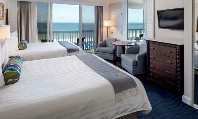 St. Pete Beach Hotel | Steps Away from the Beach! 3 Units w/ Balconies, Outdoor Pools, Parking!