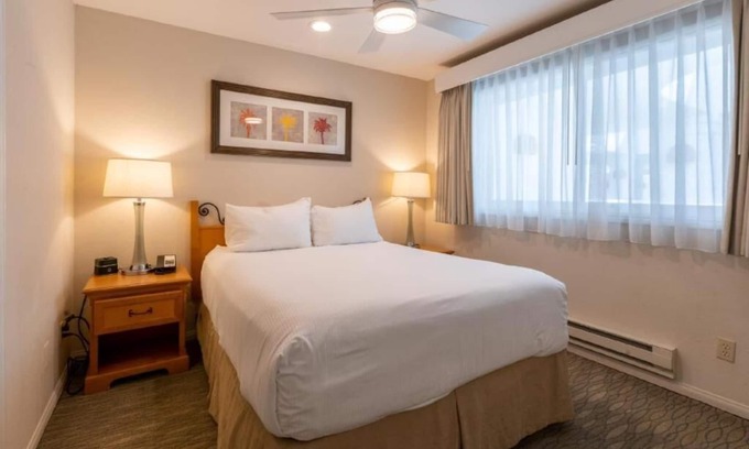 San Clemente Hotel | Steps away from the beach! Fully Equipped Kitchen & Parking Onsite!