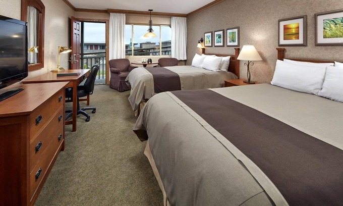 San Simeon Hotel | Steps Away from the Ocean! 4 Relaxing Units Along Highway 101 | Outdoor Pool