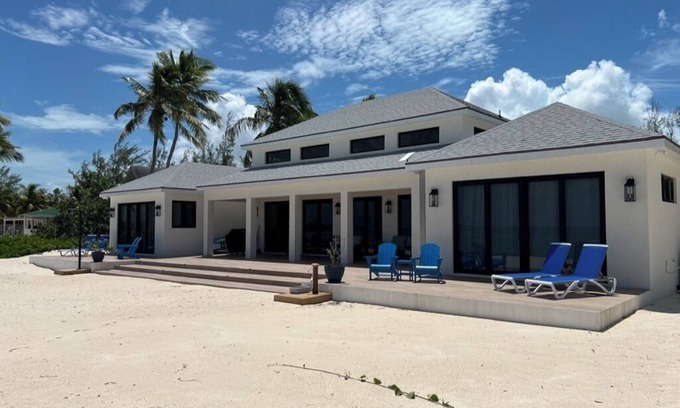Rokers Point Casa | Steps From the Water on One of The Most Beautiful Beaches in Exuma!