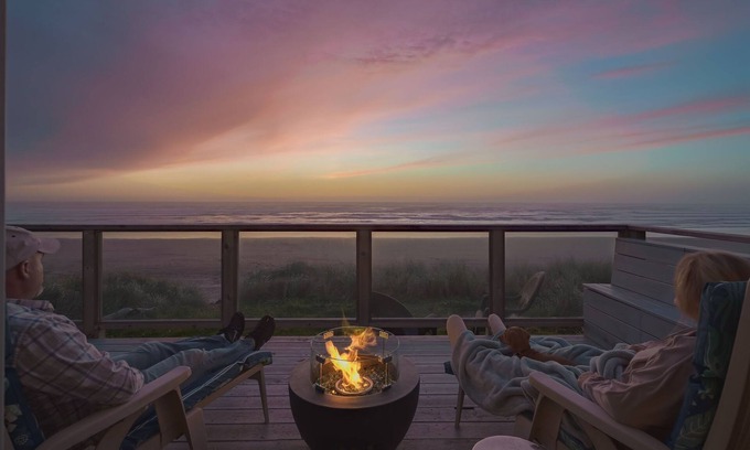 Oregon Coast Cabaña | Steps From Beach! BeachView, HotTub
