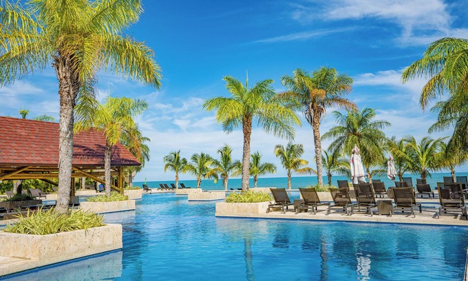 Playa Blanca Condominio | A pasos del Club de Playa, Albercas, Restaurantes, Compras y el Pacifico!!