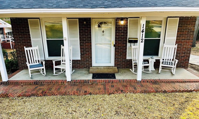 Fayetteville Casa | STEPS from FSU campus; just miles from I-95, I-295, Ft.Bragg & Downtown