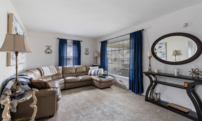 Canton Casa | steps from hall of fame and 3 miles to Belden Village