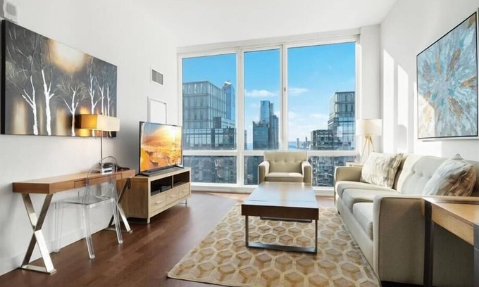 Hell's Kitchen Apartamento | Steps from Hudson River 1 BR Downtown/river views | Desk + Wi-Fi