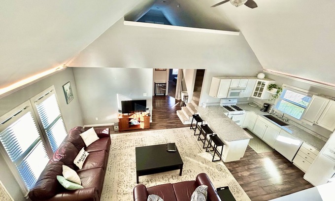 Chatham-Arch Apartamento | Steps from Mass Ave & Bottleworks + Garage parking