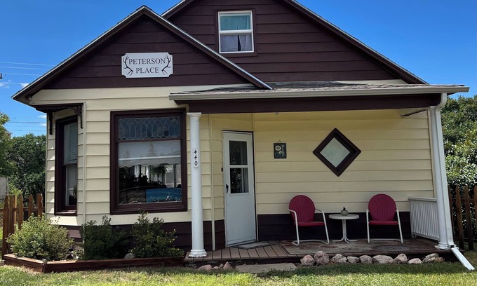 Walden Casa | Steps from restaurants and the historic Stockman’s Bar and Grill.