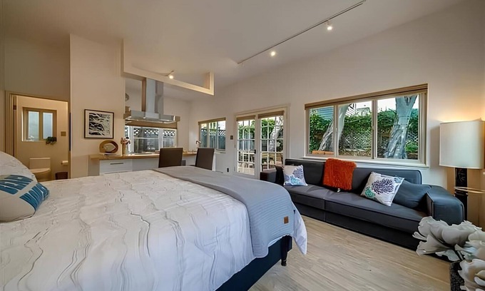El Granada Casa | Steps from the Beach Getaway