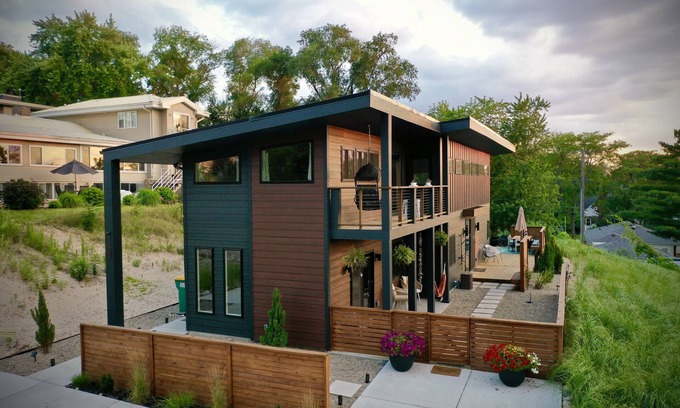 Miller Beach Casa | Steps from the beach and 1 Mile from Indiana Dunes National Park