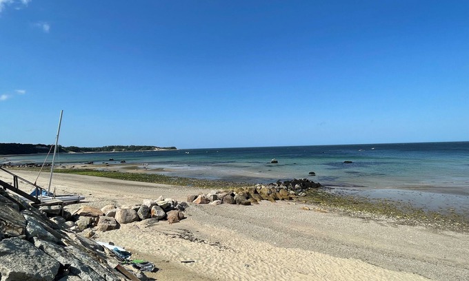Cedar Bushes Cabaña | Steps from the beach, charming cottage Plymouth Ma