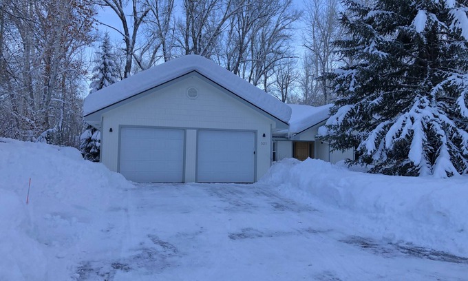 Hailey Casa | Steps from the Big Wood River