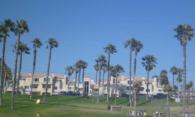 Huntington Beach Condominio | HUNTINGTON BEACH OCEANFRONT CONDO PASOS DE LA PLAYA
