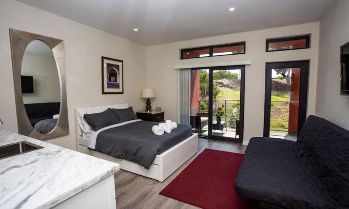 Bankers Hill Hotel | Steps to Balboa Park- Brand New Apt - Cozy Studio