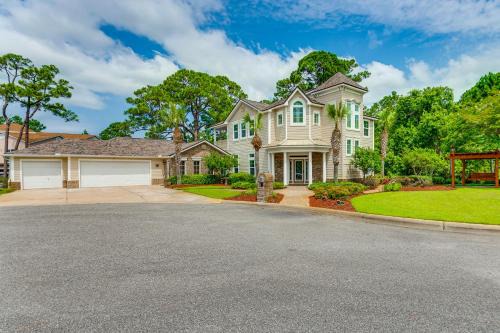 Navarre Casa | Steps to Bay Tranquil Navarre Retreat with Balcony