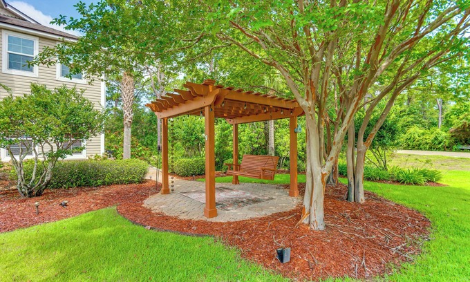 Navarre Casa | Steps to Bay: Tranquil Navarre Retreat w/ Balcony
