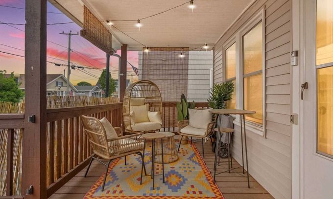 Hampton Casa | Steps to Beach | AC | Updated Kitchen |Pat's Porch