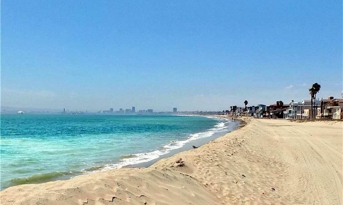 Peninsula Casa | Steps to Beach & Alamitos Bay on LB Peninsula