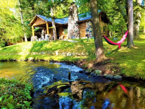 Traverse City Chalet De Esquí | Steps to Beach-Hot Tub-Fireplace-Northern Original