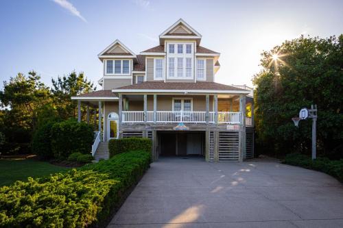 Whalehead Beach Casa | Steps to Beach Private Pool Spa & Spacious Yard
